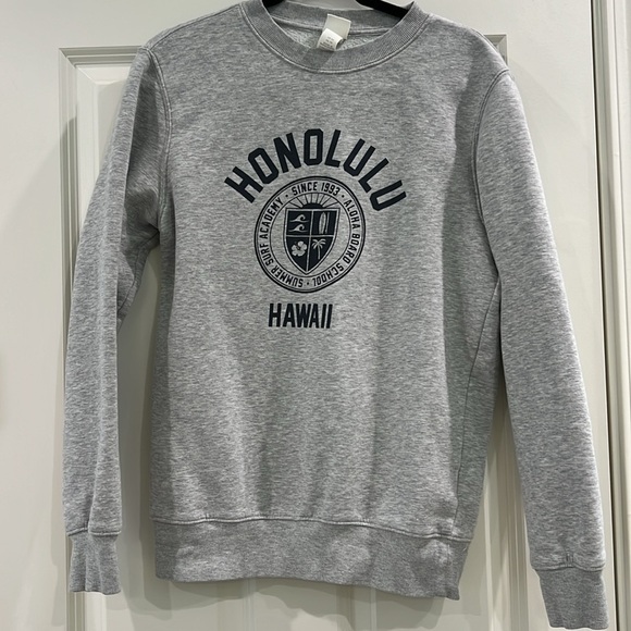 H&M Tops - H&M graphic sweatshirt